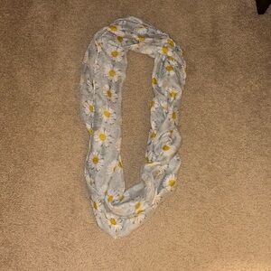 Sheer Scarf with Daisy Pattern